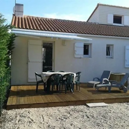 House Dans Zone Pavillonaire Familiale 1 *